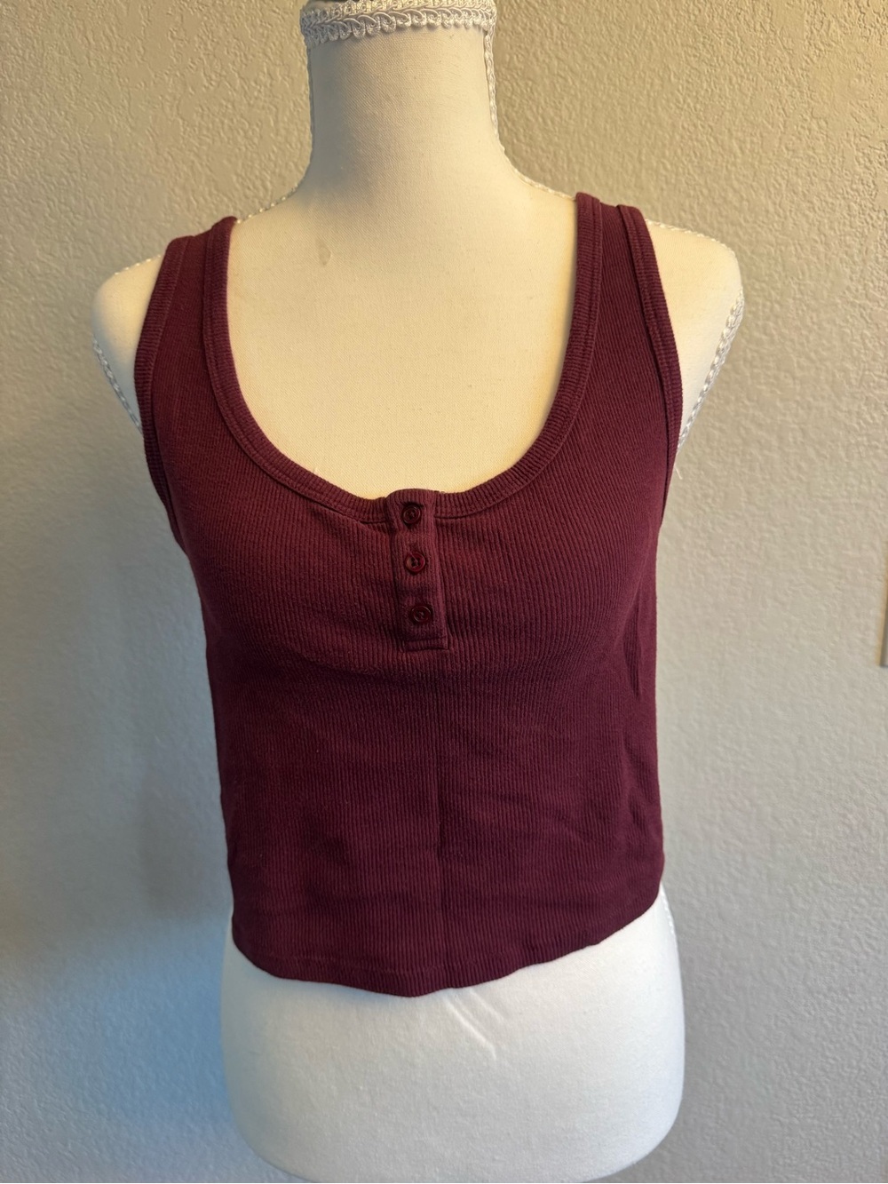 Ribbed Henley Crop Muscle Tank - Burgundy